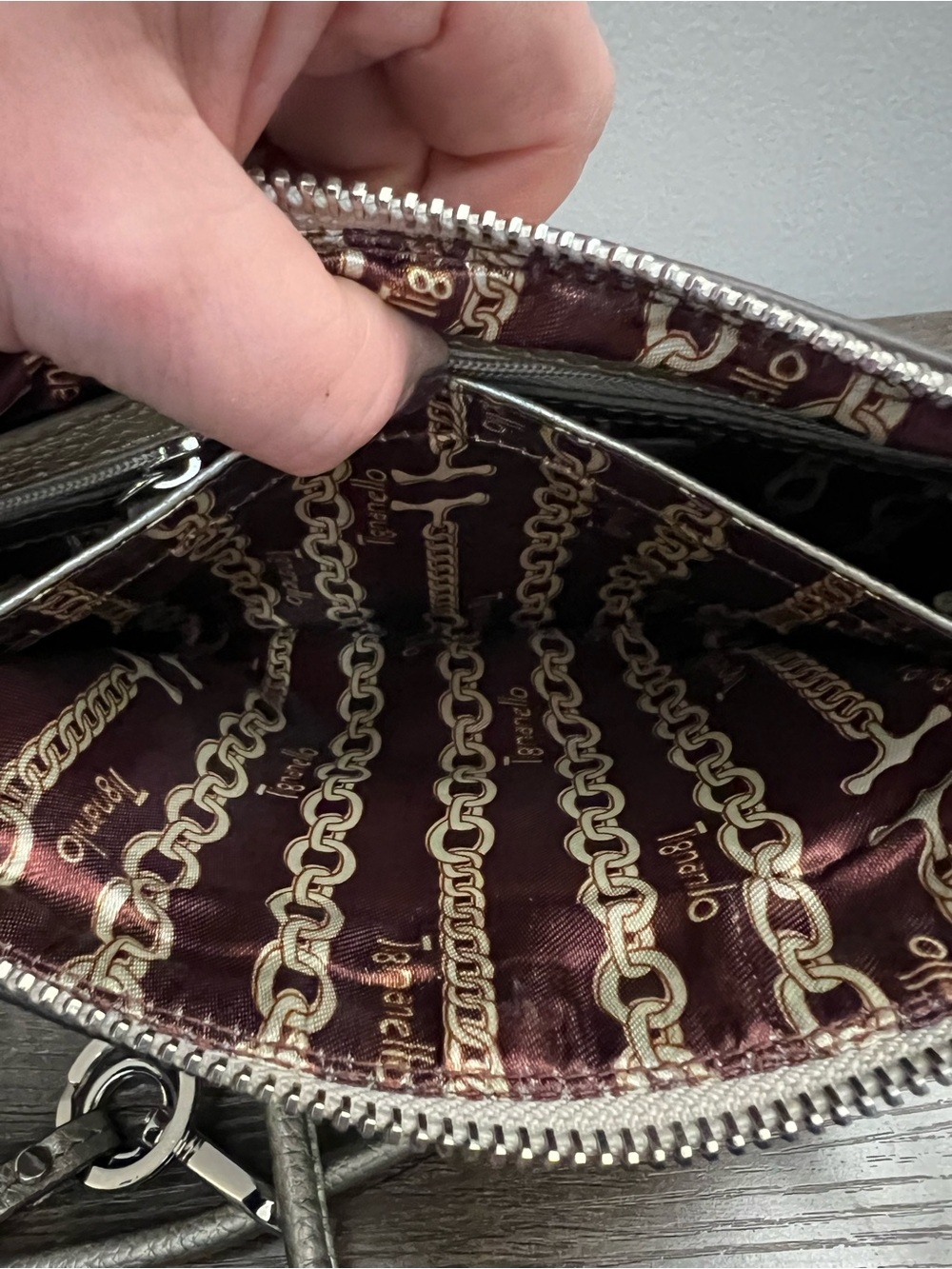 Tignanello Metallic Silver Pebbled Leather Crossbody with Keyring EUC - Picture 6 of 12